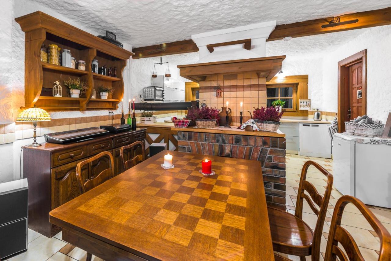 Dworek Wiktorowo Hotel Budki Petrykowskie Luaran gambar